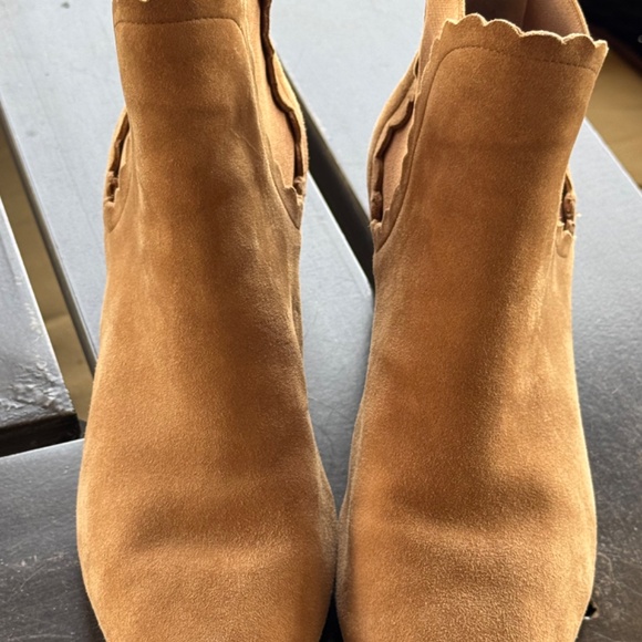 Kate Spade Garden Scalloped Ankle Booties Size 7.5 Tan Suede Pull-On Block Heel - Picture 5 of 8